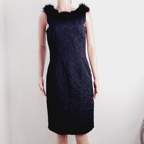 𝅺TAYLOR REAL Fox Fur Neck SheathFloral Pattern Dress Size: 8 - Picture 1 of 11